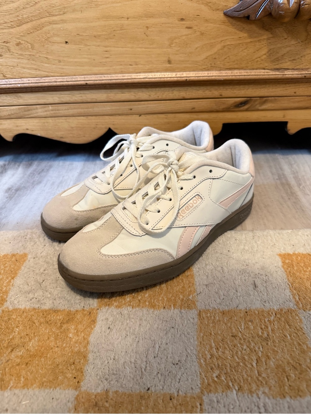 Reebok Low-Top Sneakers in Cream with Light Pink Accents